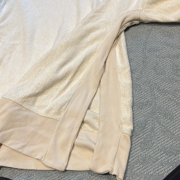 Soft Crew Neck - Picture 2 of 3